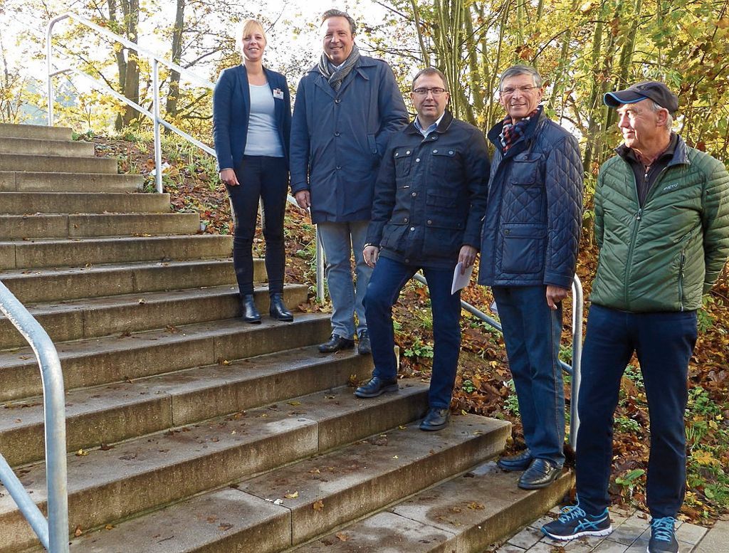 MüHLHAUSEN:  Bürgerverein Mühlhausen machte sich für den Neubau stark: Treppe am Neckardamm wieder begehbar