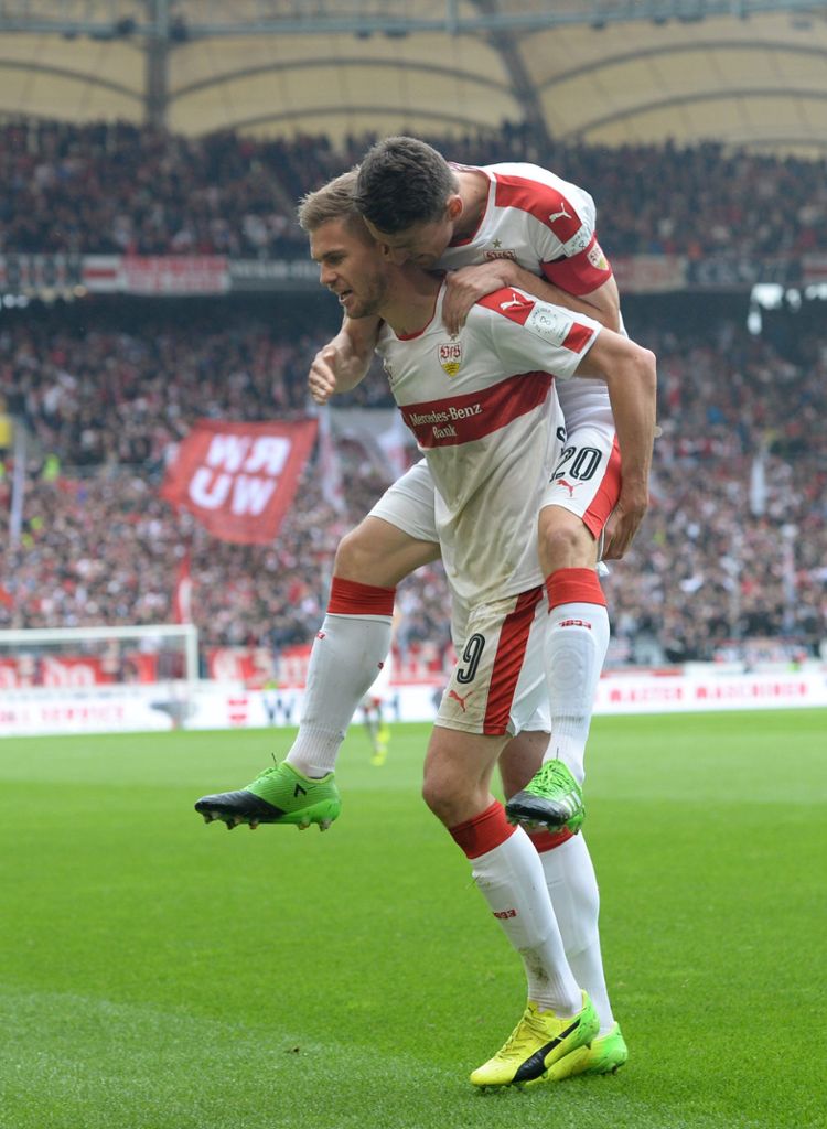 VfB siegt gegen Erzgebirge Aue: Mit einem Bein in der Bundesliga