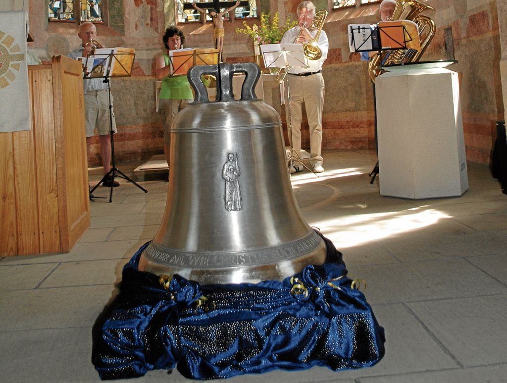 HEDELFINGEN: Nach 86 Jahren ohne Klang stiftet der Förderverein dem Kleinod wieder ein Geläut: Neue Glocke für Alte Kirche