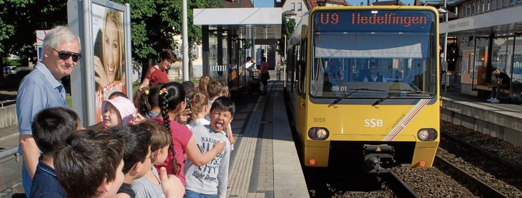 WANGEN:  Erstklässler der Wilhelmsschule lernen das richtige Verhalten an SSB-Haltestellen: Einmaleins für junge Stadtbahnnutzer