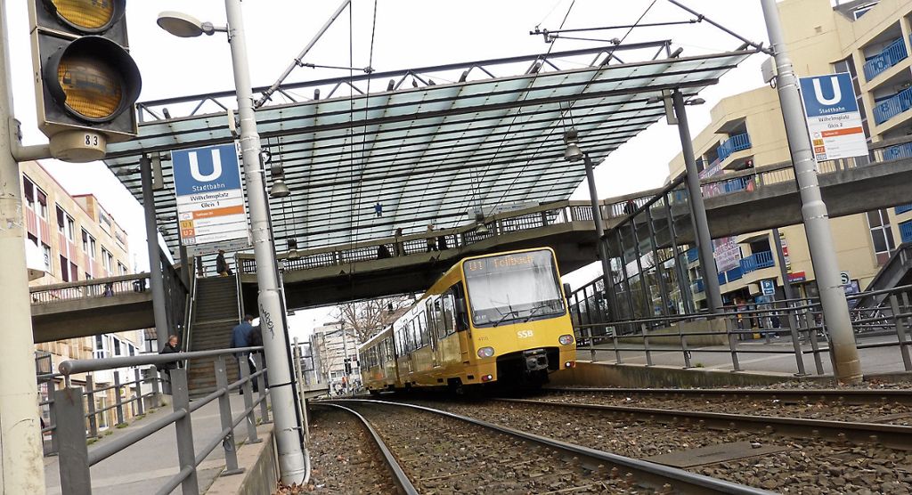 BAD CANNSTATT:  U 1 künftig mit 80-Meter-Zügen - Haltestelle wird im Sommer für 1,5 Millionen Euro verlängert: Immer mehr Stadtbahnen am Wilhelmsplatz