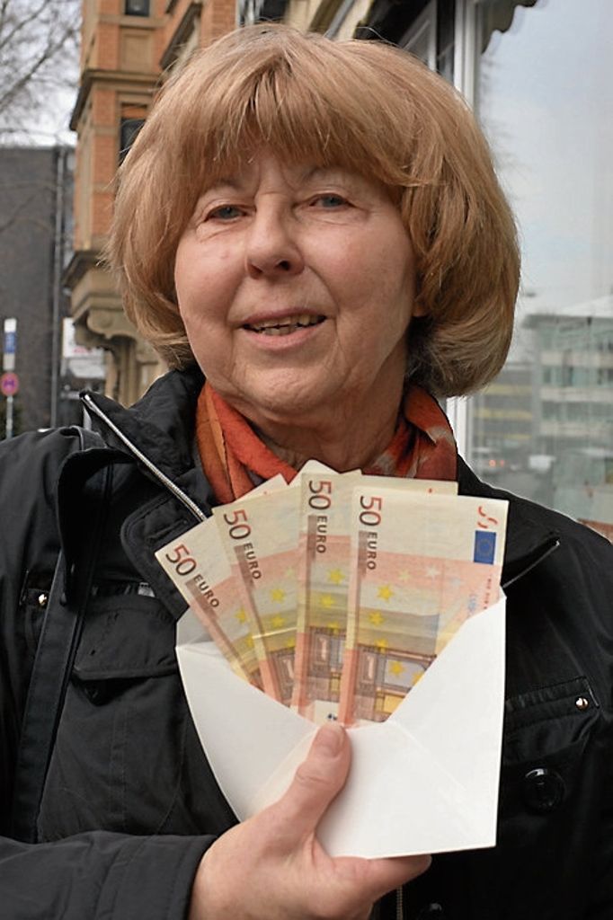 BAD CANNSTATT:  Hannelore Eberle gewinnt 200 Euro: Neue Ausstattung für den Rosengarten