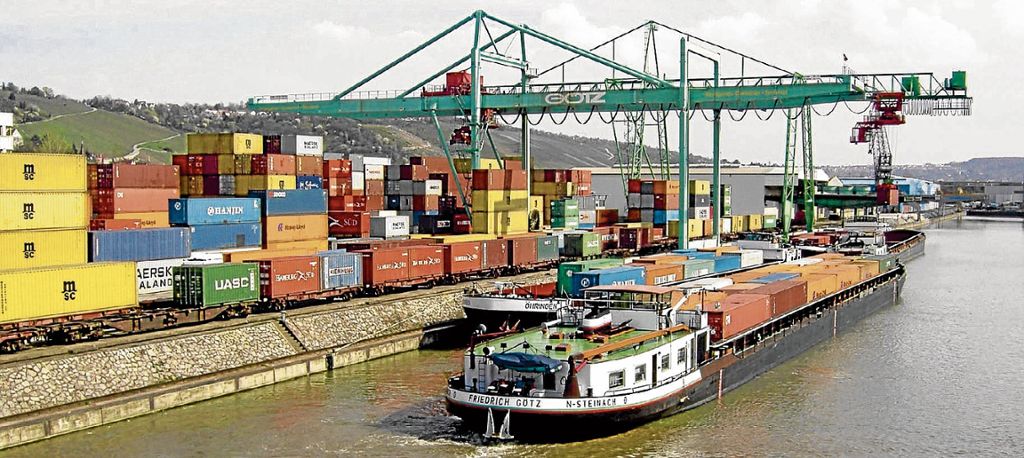 HEDELFINGEN:  Schiffe des südkoreanischen Unternehmens Hanjin „parken“ samt Fracht auf hoher See - Normalbetrieb im Container-Terminal: Reederei-Insolvenz erschüttert Logistikfirmen