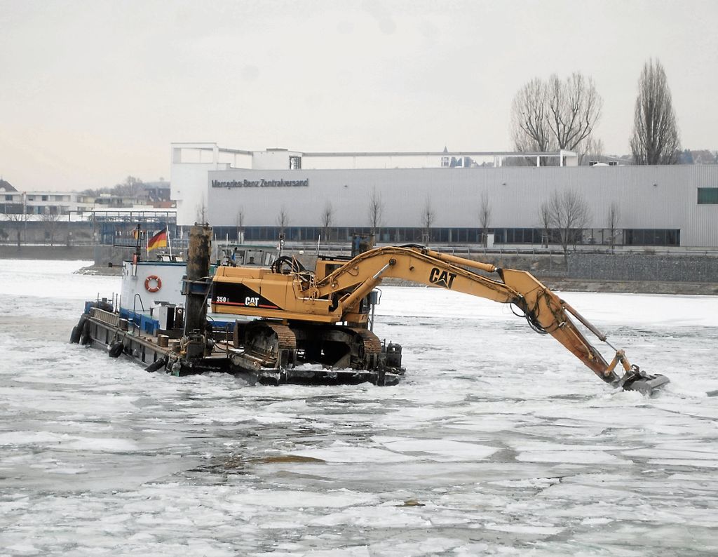 BAD CANNSTATT: Ein komplett zugefrorener Fluss ist heute eher die Ausnahme - Letztmals waren 2012 Eisbrecher im Einsatz: Als der Neckar zur Schlittschuhbahn wurde