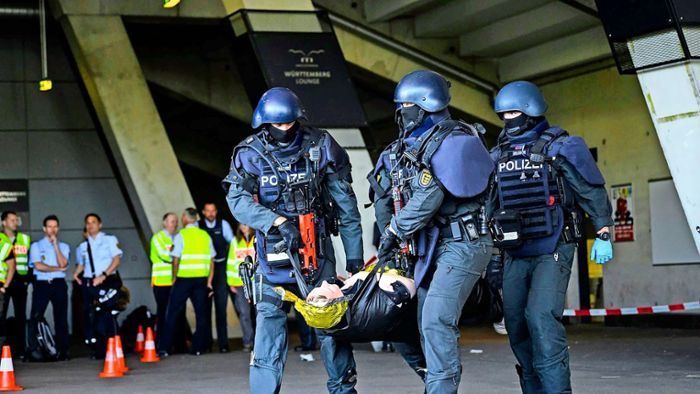 Korsos und  Terror: Polizei trainiert für  EM