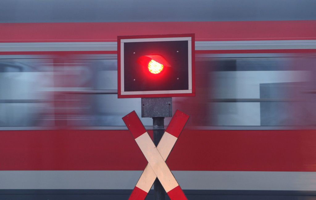 Betrunkene Frau überlebt leichtverletzt: 47-Jährige stürzt zwischen S-Bahn und Bahnsteig