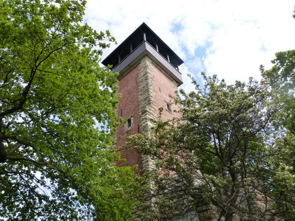 BAD CANNSTATT: Das 25 Meter hohe Wahrzeichen wurde am 19.September 1891 eröffnet: 125 Jahre Burgholzhofturm