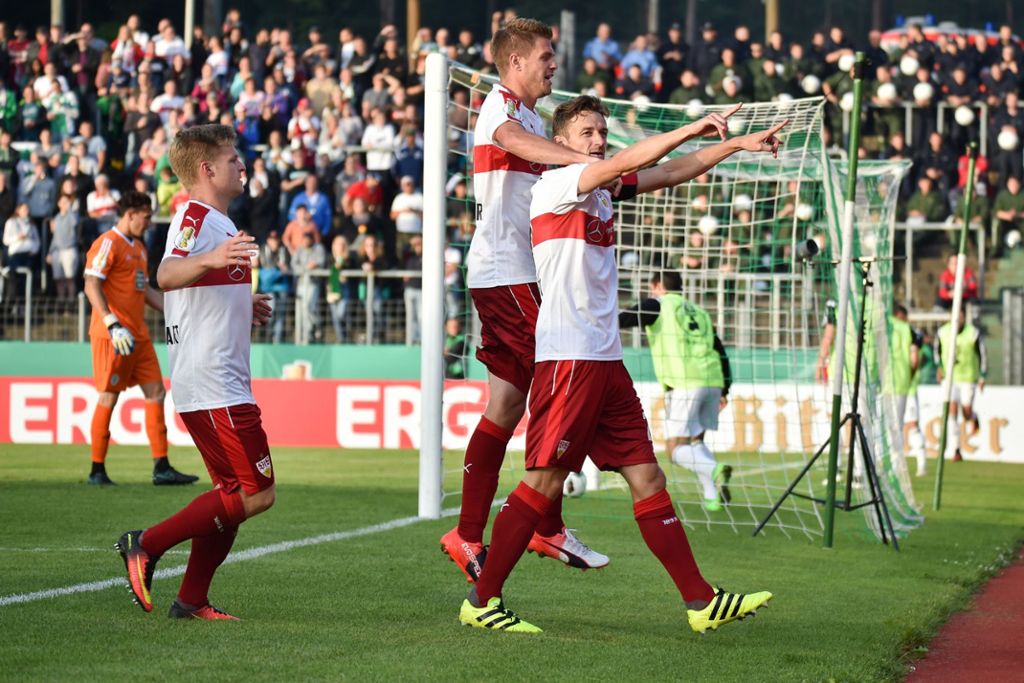 VfB gewinnt 3:0 in Homburg : VfB Stuttgart ohne Mühe im DFB-Pokal 