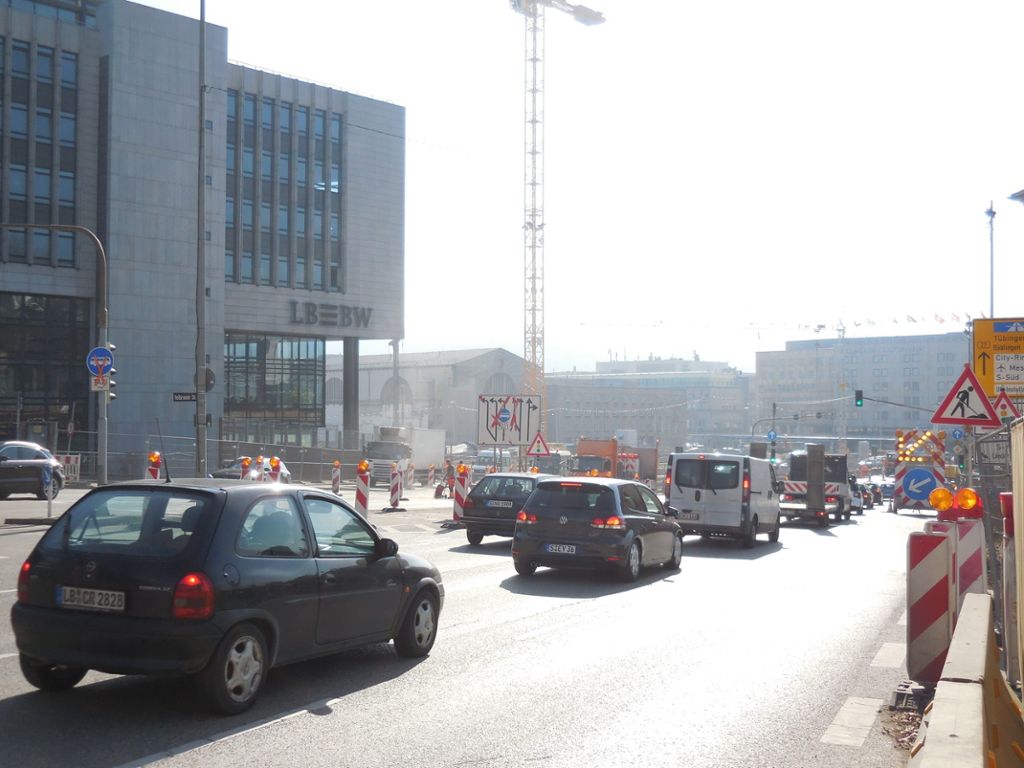 Heilbronner Straße wird stadteinwärts verengt: Eine Fahrspur weniger - ein Jahr weniger Bauzeit