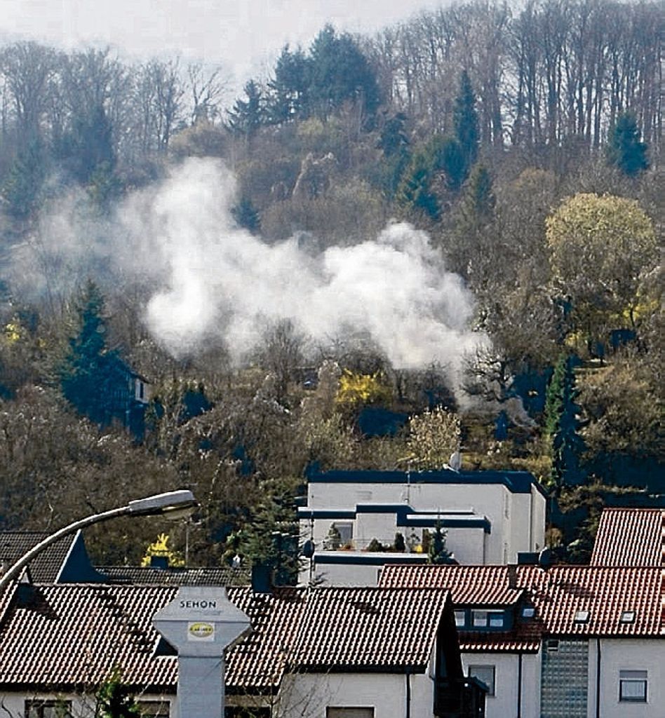 UHLBACH: Wer illegal Grüngut verbrennt, verschmutzt die Umwelt und riskiert hohe Geldstraßen: Wenn der Rauch nicht nur zum Himmel stinkt