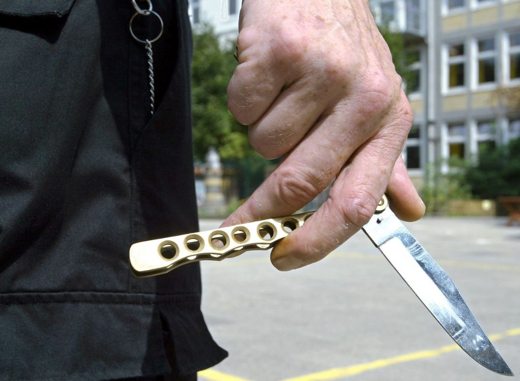 48-Jähriger im Streit mit Messer schwer verletzt