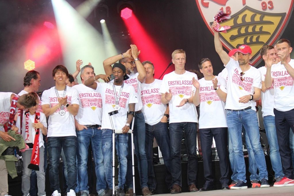 Nach dem Meisterstück des VfB Stuttgart ist die Euphorie groß: Aufstiegswahnsinn in Weiß und Rot
