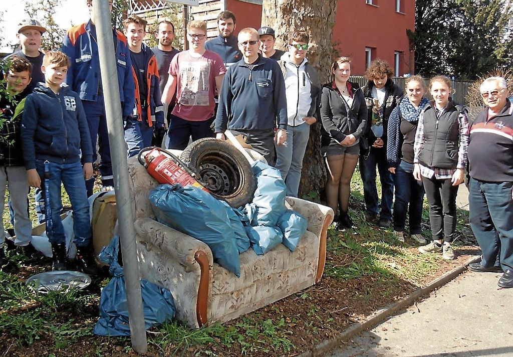 UNTERTüRKHEIM:  Mehr als 60 Helfer bei der Stadtbezirksputzete der Vereine: Von Sofas bis Autoreifen