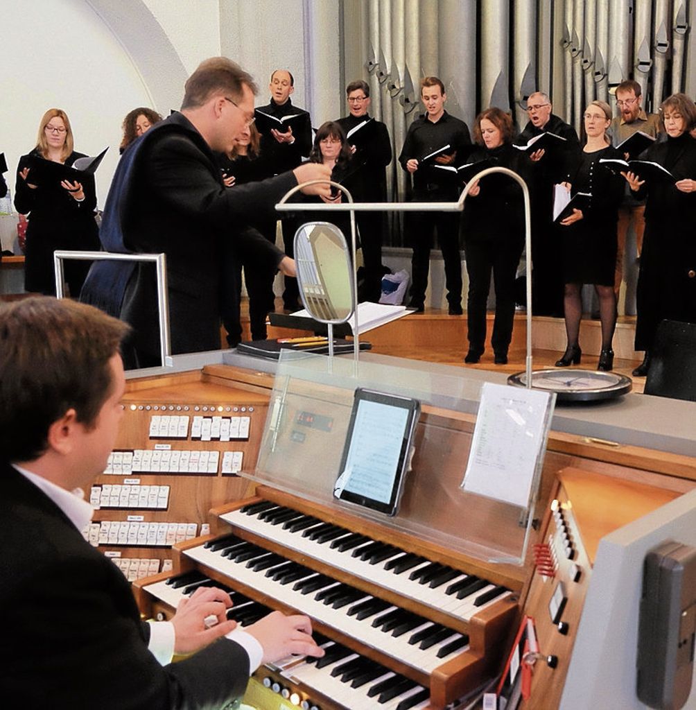 G           B          ad Cannstatt          :           Camerata nova begeistert in Liebfrauen mit traditionell englischer „cathedral music“: Kathedral-Musik der Extraklasse