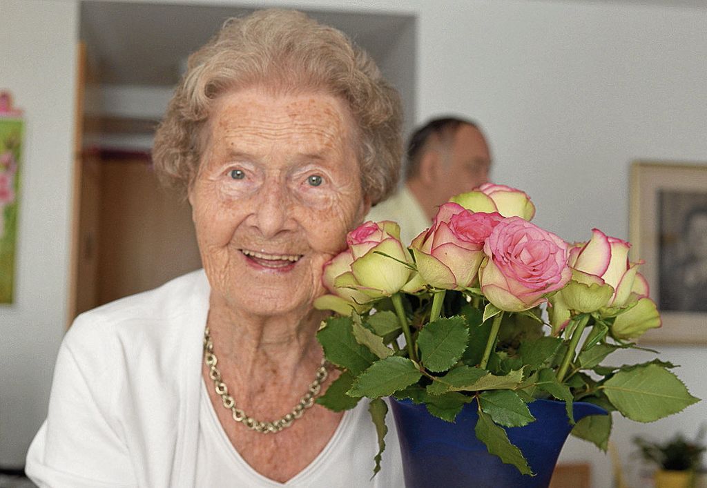 STUTTGART-OST:  Zum 103. Geburtstag stieß Wilma Bauer mit Sekt an: Rosen soll es regnen