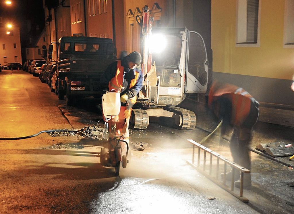 MüNSTER:  Zwei Keller mit Wasser vollgelaufen - Keine Sperrung der Straße erforderlich gewesen: Nachtbaustelle nach Wasserrohrbruch