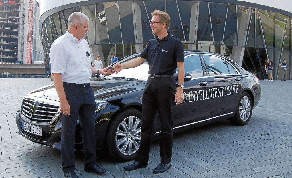 Bertha an das Mercedes-Benz-Museum übergeben: Forschungsfahrzeug für autonomes Fahren geht in den Ruhestand
