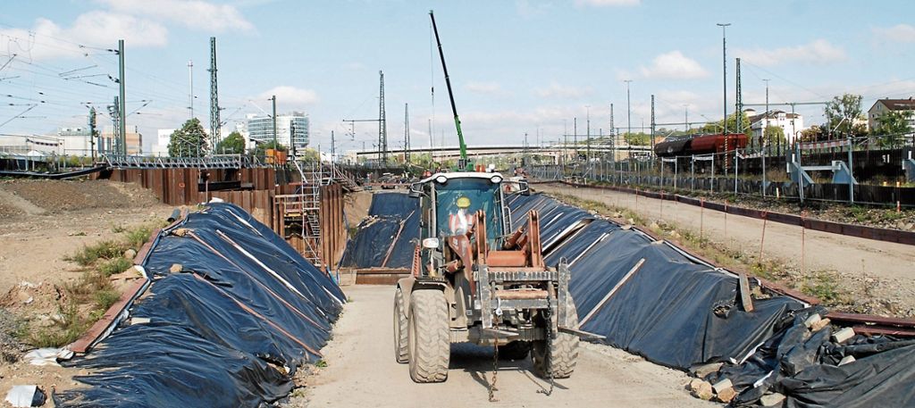 UNTERTüRKHEIM: Anbindung an bestehende Gleise erfolgt im Spätsommer: Bau des Tunneltrogs an der Benzstraße beginnt