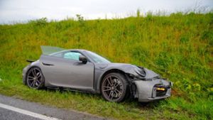 Porsche 911 Turbo kollidiert mit Gegenverkehr – Schwerverletzte