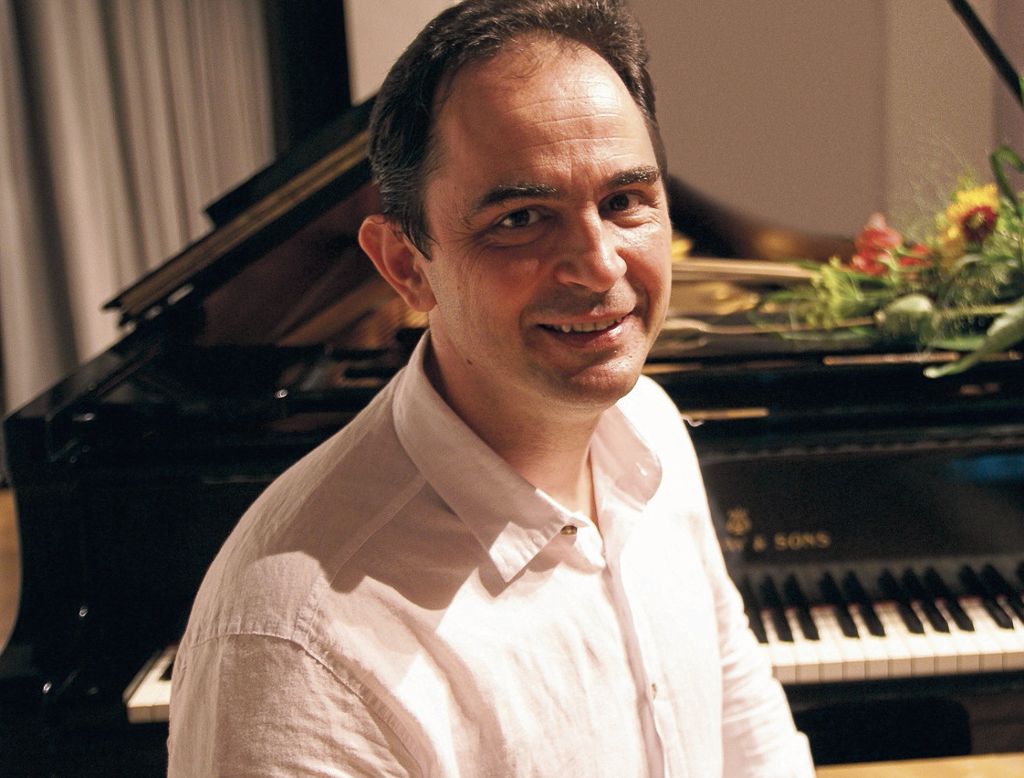 B          AD CANNSTATT          :  Blagoy Filipov spielte für Cultur in Cannstatt auf dem Steinway-Flügel: Meisterliches Klavierkonzert