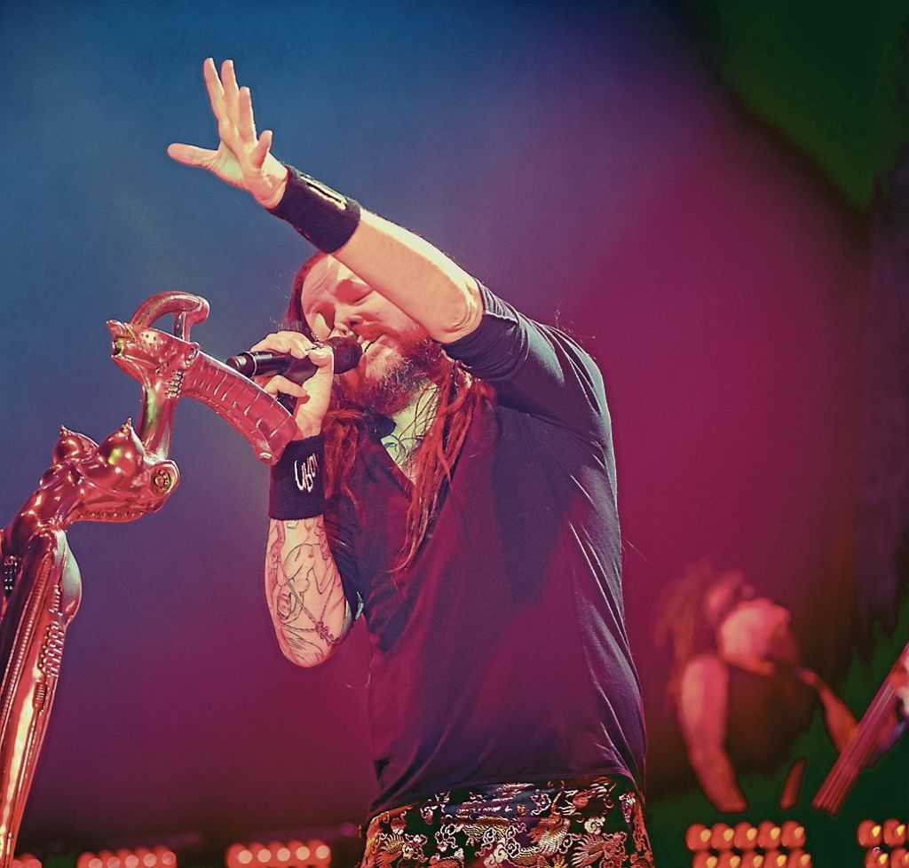 Schwere, aber schmackhafte Kost: Die Nu-Metal-Band Korn aus Kalifornien gastiert zum Auftakt ihrer Deutschland-Tournee vor 7000 Fans in der Stuttgarter Schleyer-Halle: Wut und Wucht