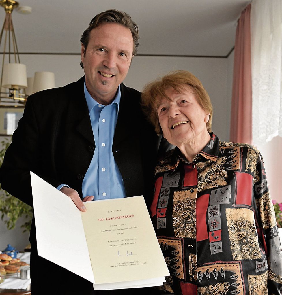 NEUGEREUT:  Zu ihrem 100. Geburtstag erzählt Emilie Hammer von ihrer bewegten Vergangenheit: Geburtstagsfeier rettete ihr das Leben