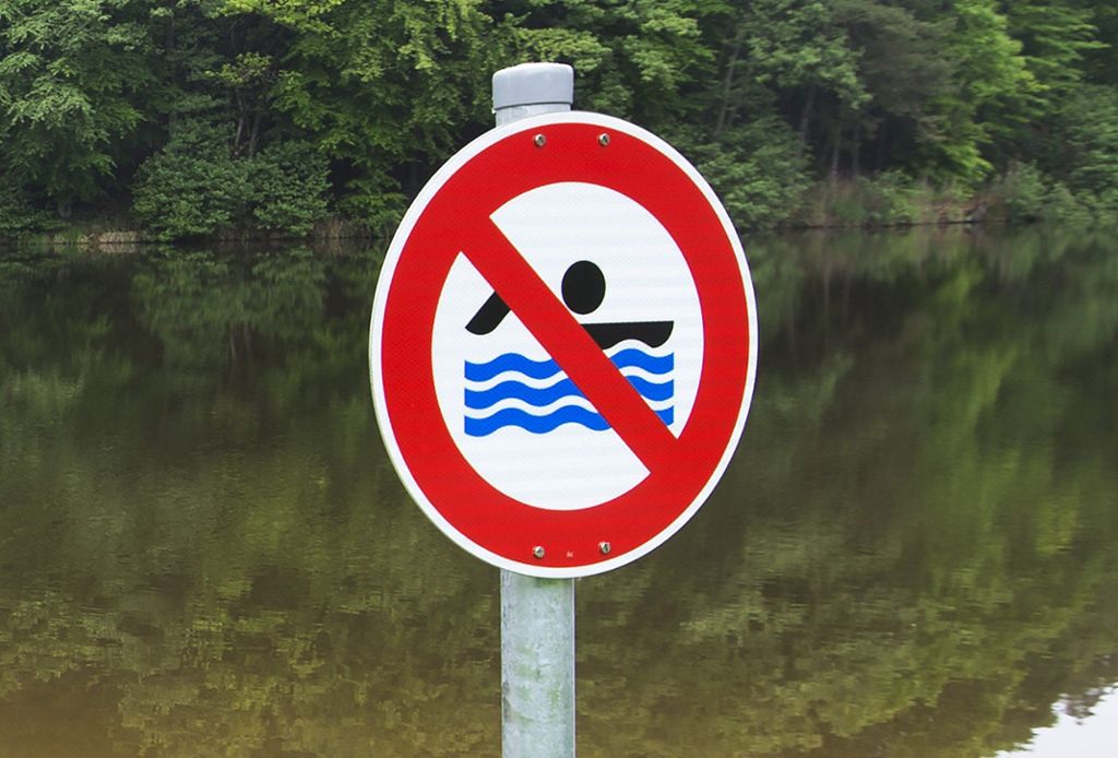 Baden verboten: Schlechte Wasserqualität an Badestellen