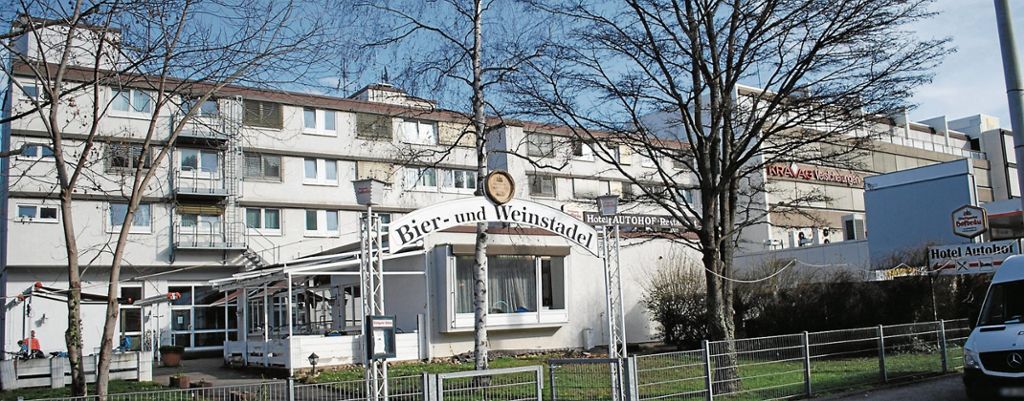 WANGEN:  Straßenverkehrsgenossenschaft plant Neubau - Flüchtlinge werden in Nachbarunterkünften verteilt: Hotel Autohof wird abgerissen