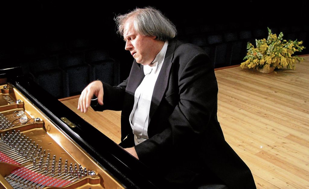 Grigory Sokolovs Klavierabend in der Stuttgarter Liederhalle mit Mozart, Beethoven und sieben Zugaben: Im Dämmerlicht