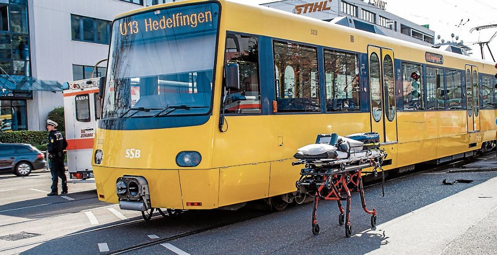 WANGEN:  Wieder Unfall an der Autohof-Kreuzung: Stadtbahn übersehen