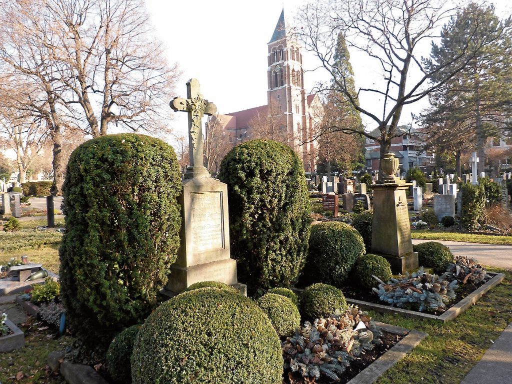 BAD CANNSTATT:  CDU für Informationen per QR-Code an prominenten Gräbern: Mit dem Smartphone über den Friedhof