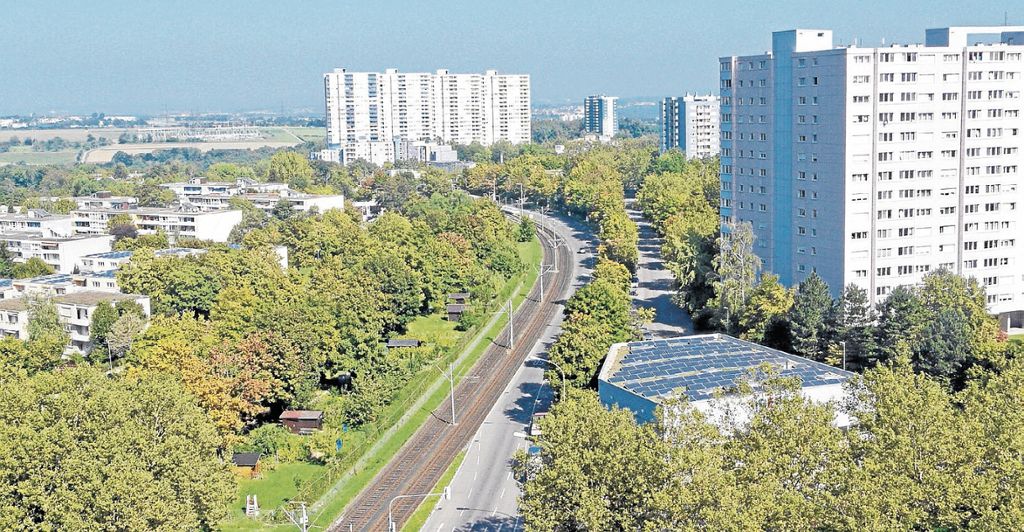 FREIBERG:  Bürger fordern im Bezirksbeirat Lösung für kommende Parkplatz- und Lärmprobleme in der Balthasar-Neumann-Straße: Baupläne für 200 Wohnungen befürwortet