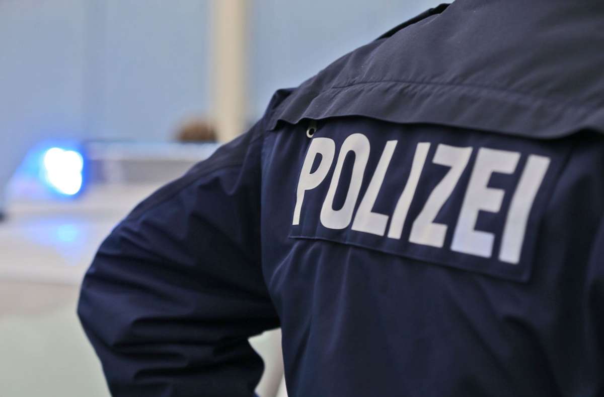 Im Regionalzug bei Plochingen: 17-Jährige von unbekannten Männern belästigt