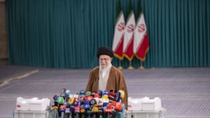 Ansprache im Fernsehen: Ajatollah: Iraner sollen sich „keine Sorgen“ nach Hubschrauberunfall mit Raisi machen