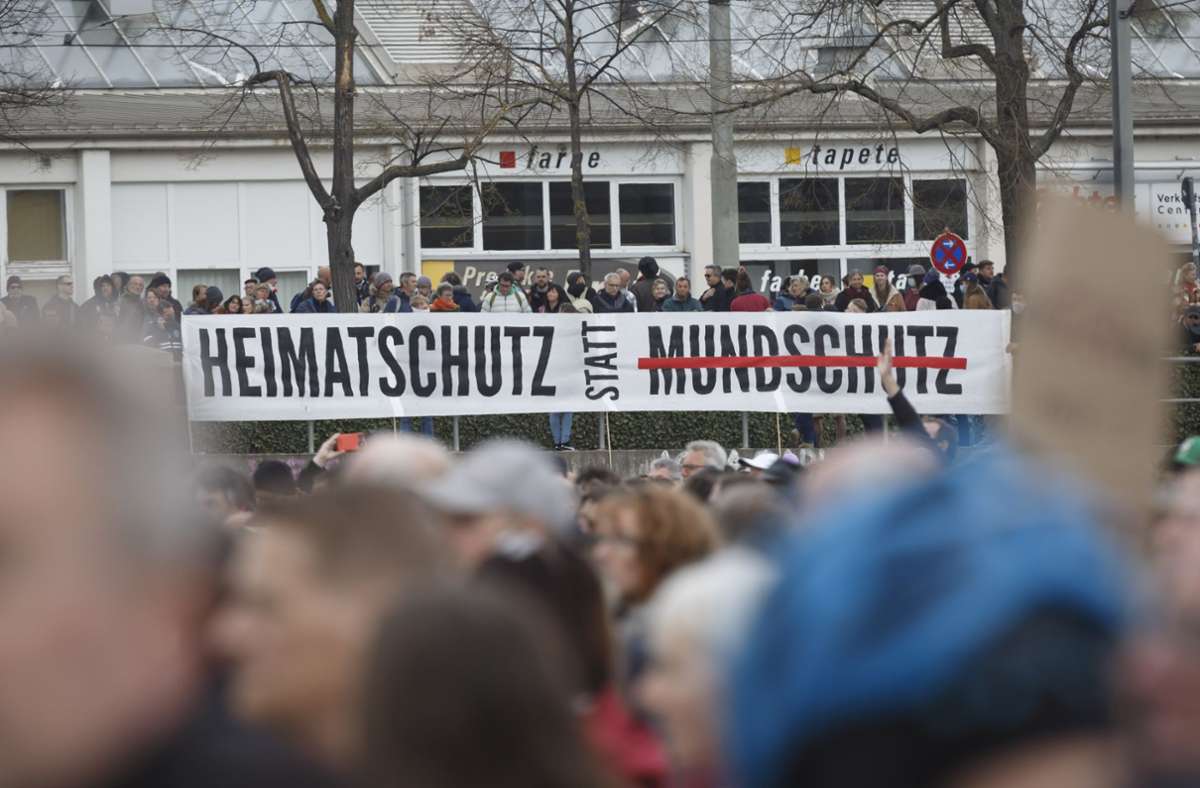 Corona-Demo in Stuttgart: Warum die Polizei nicht hart eingeschritten ist