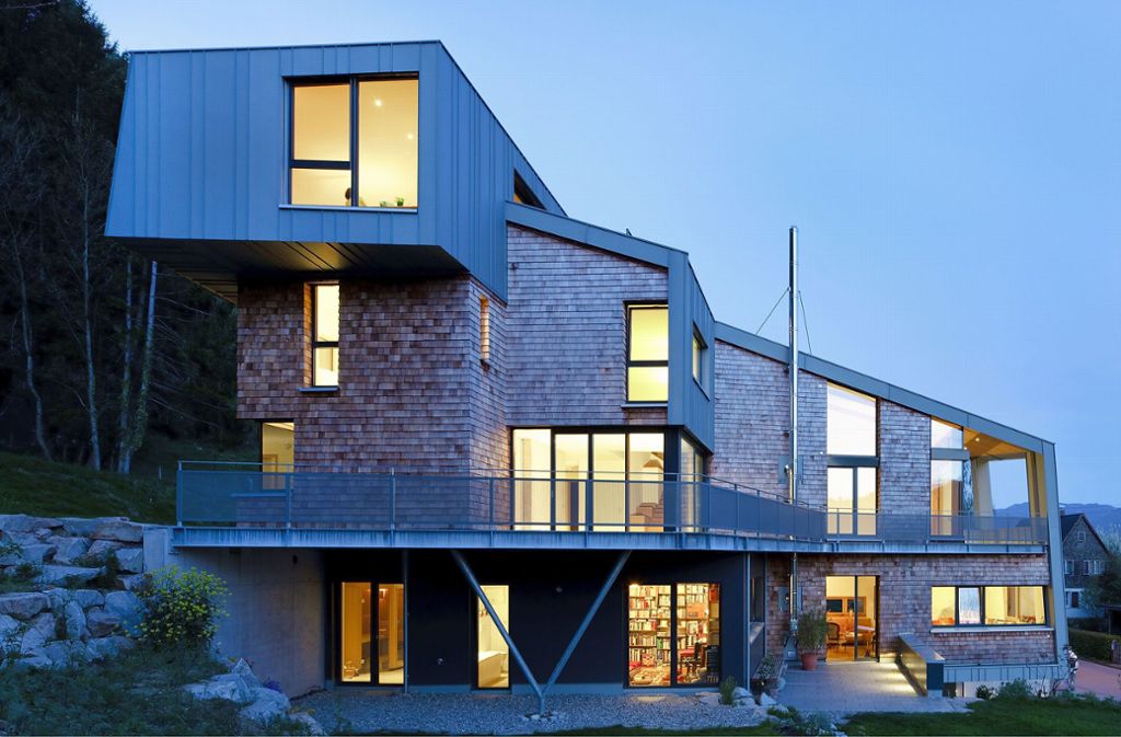 Wohnen in schönen Gebäuden: Schindeln treffen auf Beton: Das Haus am Wald