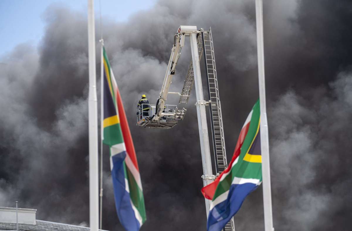 Kapstadt: Großbrand in Südafrikas Parlament unter Kontrolle – schwere Schäden
