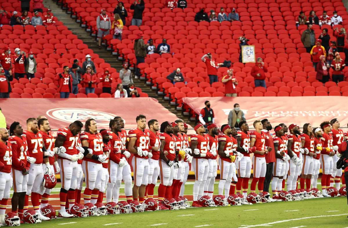 Kansas City Chiefs gegen Houston Texans: NFL-Fans buhen Spieler für Anti-Rassismus-Gesten aus
