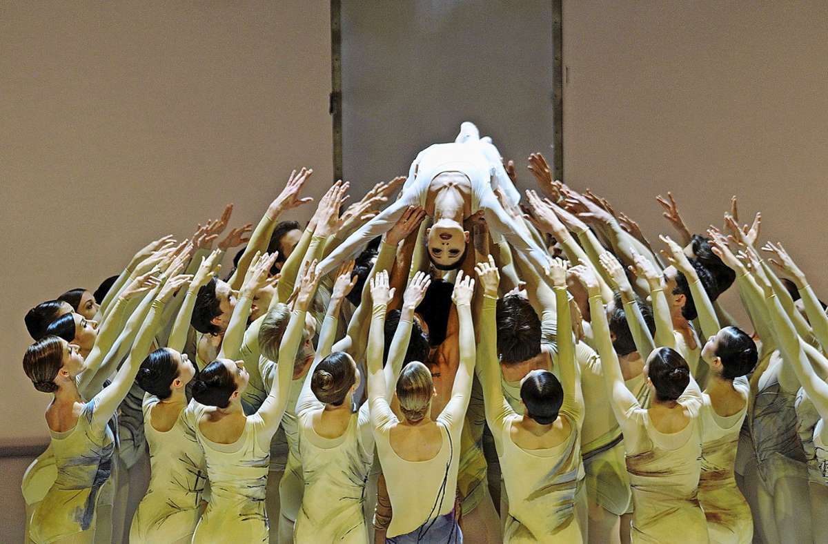 Choreografisch und fotografisch ein Höhepunkt: Sue Jin Kang in Kenneth MacMillans „Requiem“.