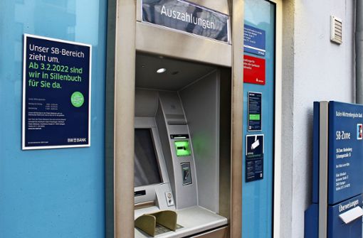 Auch dieser Automat in Riedenberg kam weg. Das wird „Umzug“ genannt. Die Kunden müssen nun nach Sillenbuch. Foto: Caroline Holowiecki