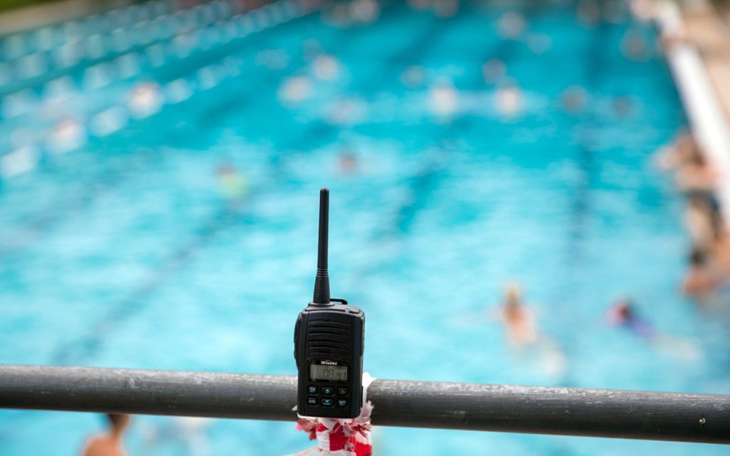 Zu geringe Bezahlung einer der Gründe: Fachkräftemangel bringt Schwimmbäder in Schwierigkeiten