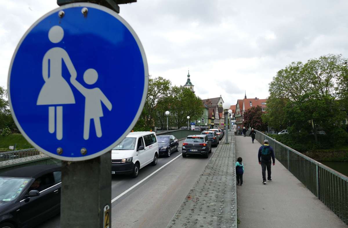 Stuttgart-Bad Cannstatt: Radfahrer und Passanten statt Autos