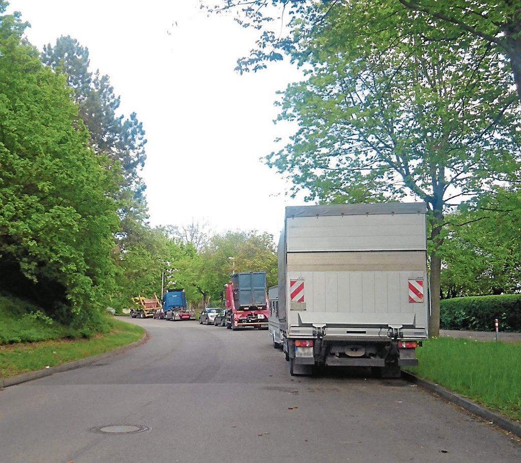 FREIBERG:  Anwohner der Adalbert-Stifter-Straße protestieren: Gegen Lastwagen-Parken