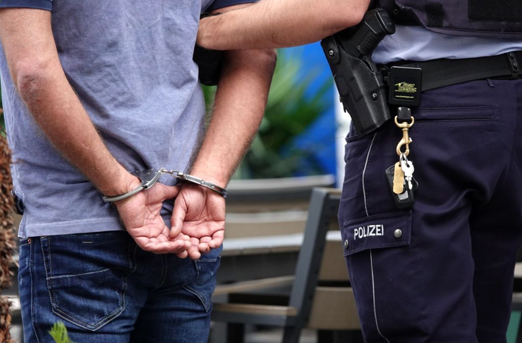 Nach Gewalttat in der Schweiz: Zwei Verdächtige auf Rastanlage festgenommen