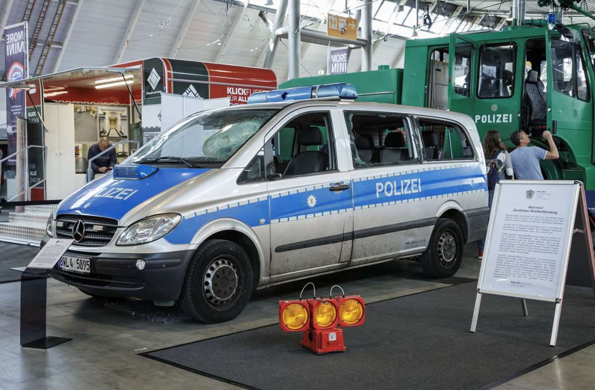Polizeiauto auf der Retro Classics: Nach der Stuttgarter Krawallnacht reif fürs Museum?