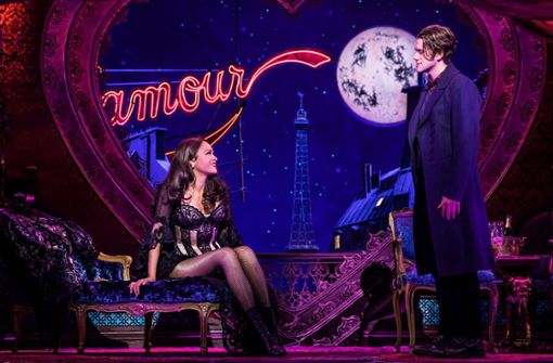 Die Show „Moulin Rouge“ gewann am Sonntag beim Tony Award in New York in insgesamt zehn Kategorien. Foto: dpa/Matthew Murphy