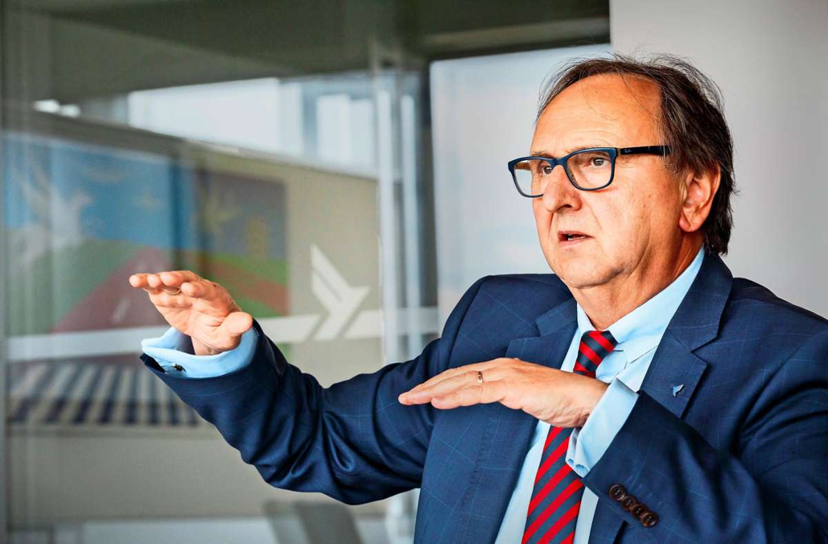 Flughafen-Chef Walter Schoefer zum Flugstopp: „Wollten unsere Enkeltochter besuchen“