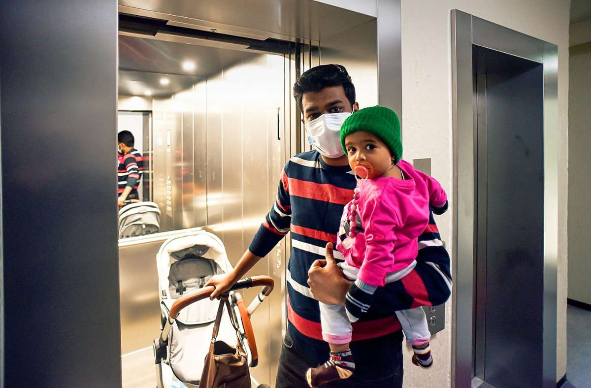 Anandha Rangarajan und seine Tochter sind im Aufzug festgesessen.