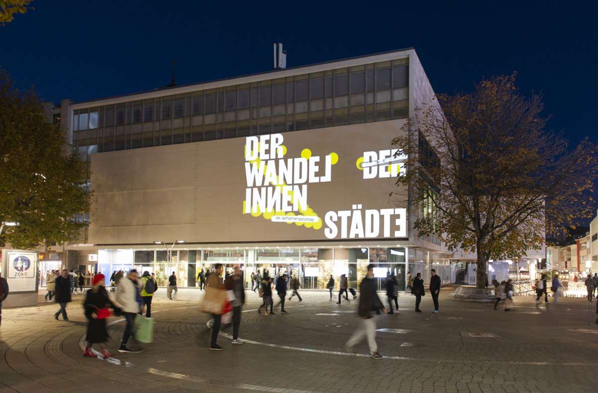 Dahin gehen, wo’s passiert: Die Auftaktveranstaltung des Architekturnovembers   fand  im leer stehenden  Sportarena-Kaufhaus in der Stuttgarter Königstraße statt.