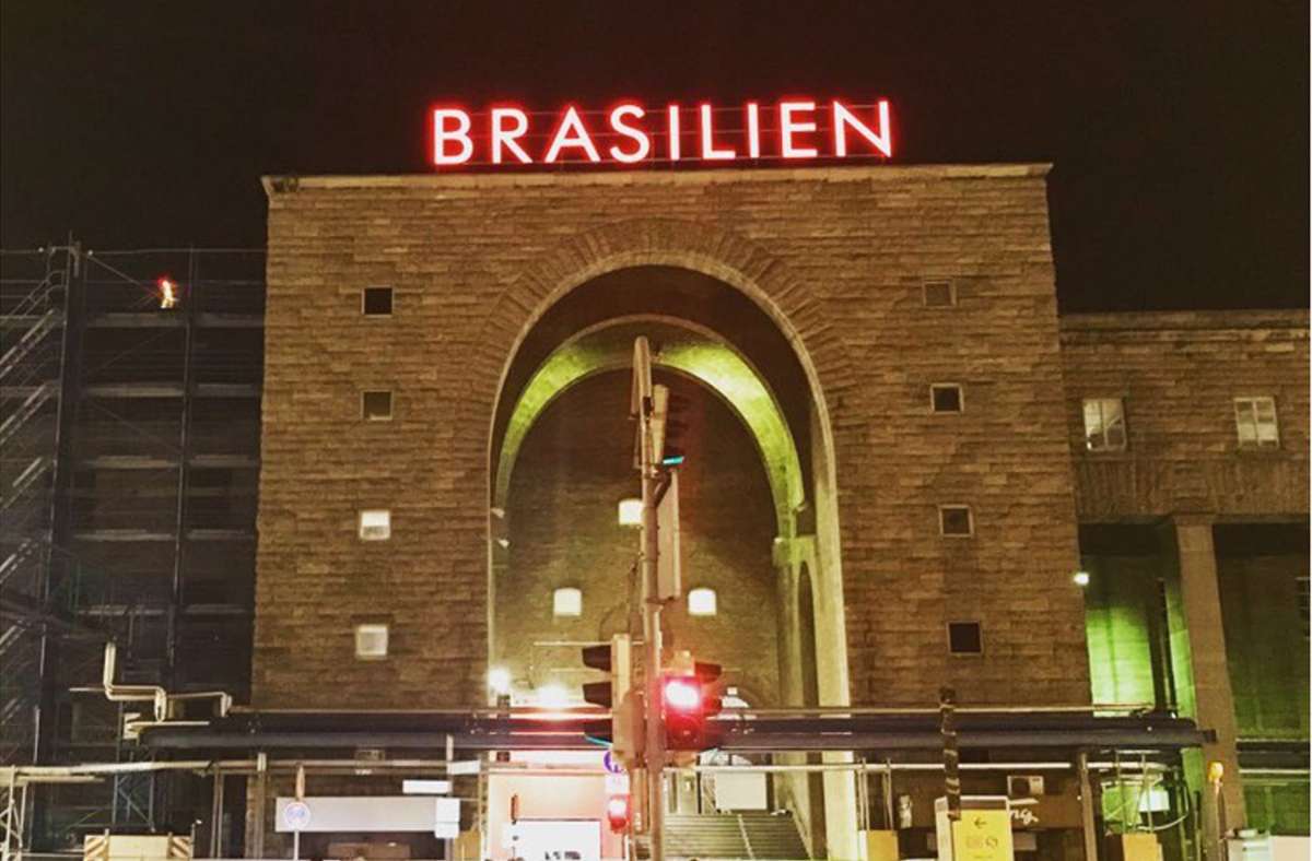 Hingucker in Stuttgart: Warum am Hauptbahnhof eine riesige „Brasilien“-Aufschrift prangt